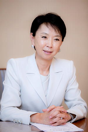 駿河台学園理事長 山﨑良子