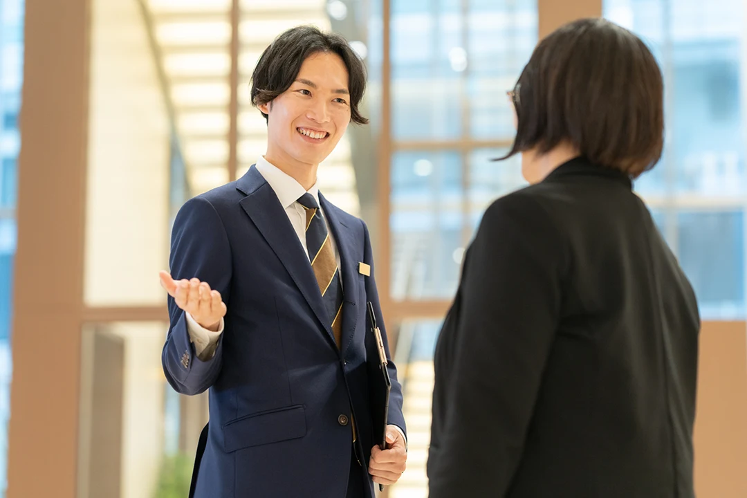 面接実習をする駿台観光＆外語ビジネスカレッジ大阪の学生